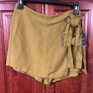 NWT FOREVER 21 SKORT